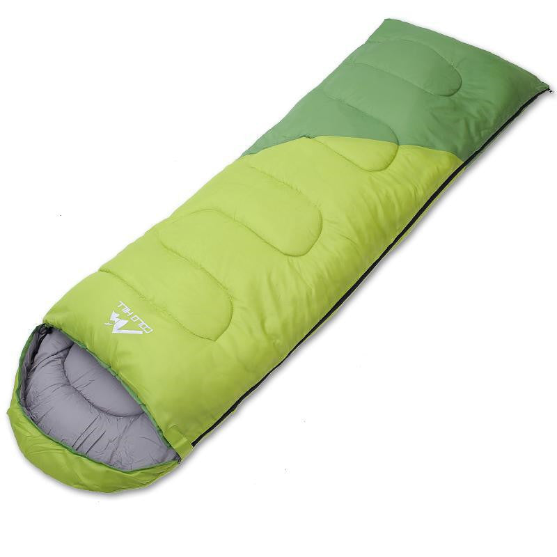 sac de couchage adulte vert sur fond blanc