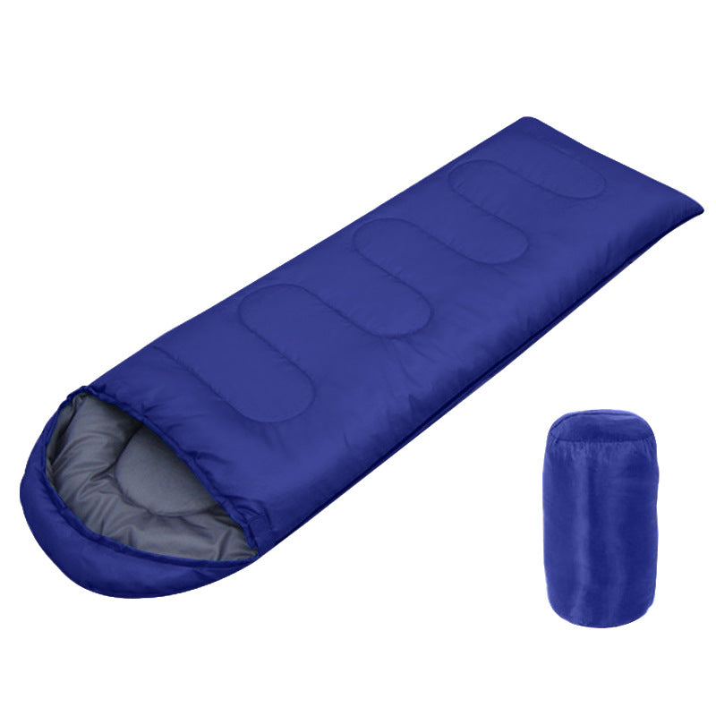 sac de couchage hiver bleu marine sur fond blanc