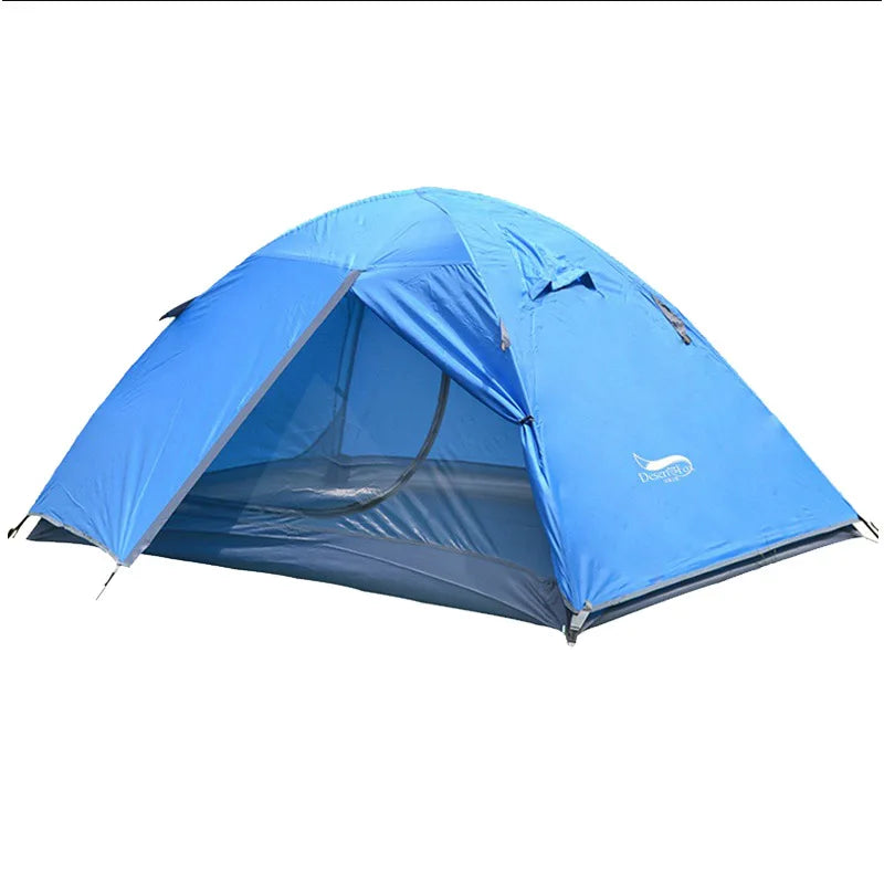 Tente camping randonnée vue de face, montrant la structure complète montée en extérieur, idéale pour bivouac, trekking et nuits en pleine nature.